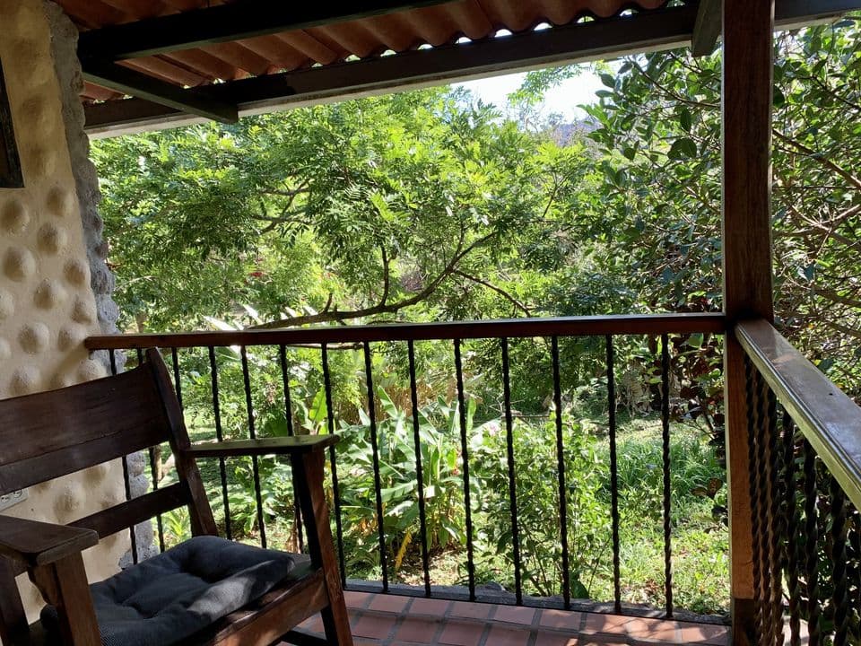 El balcón con vista al jardín